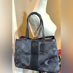 MINT CONDITION SIGNATURE COACH VINTAGE CARRYALL with KISS-LOCK